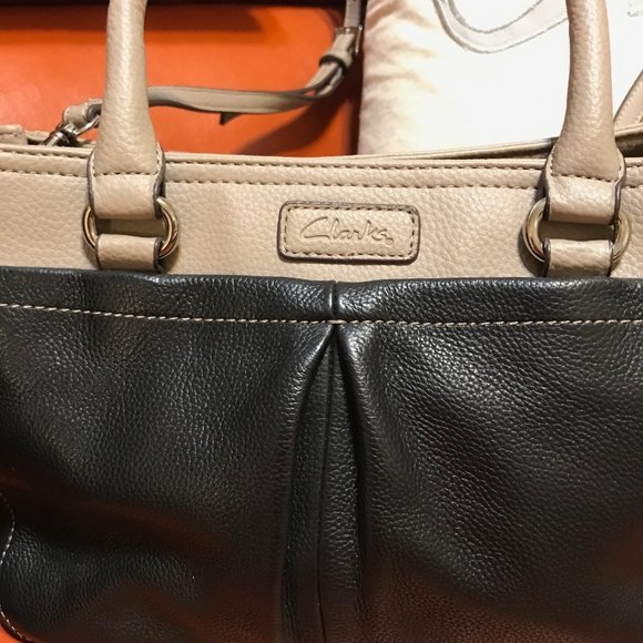 Clarks Leather bag Like New & free small backpack - Picture 3 of 5